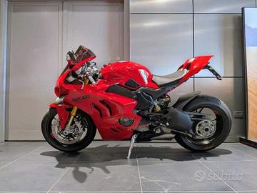 Ducati Panigale V4 S Scarico Akrapovic e dettagli