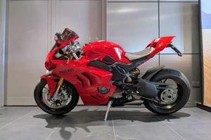 Ducati Panigale V4 S Scarico Akrapovic e dettagli