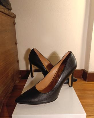 Décolleté nere con tacco a spillo