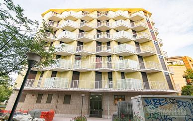 AMPIO 2 LOCALI DI 79Q CON 3 BALCONI LIBERO SUBITO