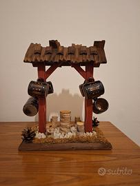 Decorazione rustica in legno con tazze stile baita