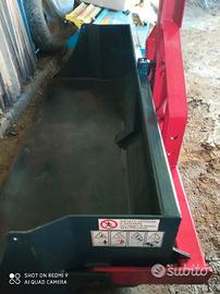 Pala per trattore agricolo