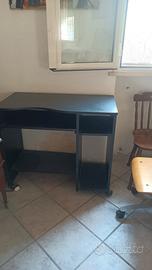 scrivania per  computer 