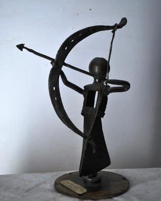 Scultura arciere in ferro riciclato