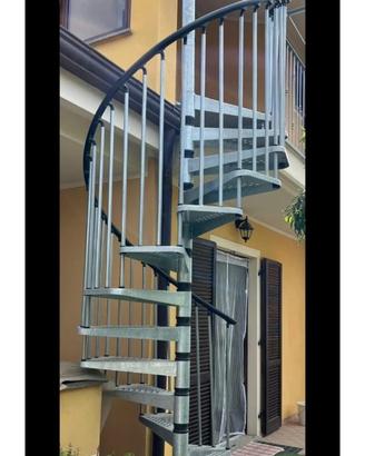 Scala a chiocciola come nuova