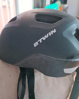 caschetto ciclista e borraccia decathlon 