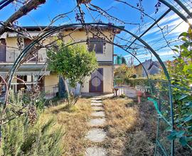 VILLA A SCHIERA D'ANGOLO A TAINO