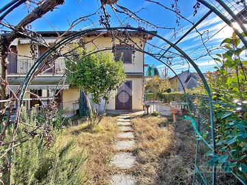 VILLA A SCHIERA D'ANGOLO A TAINO