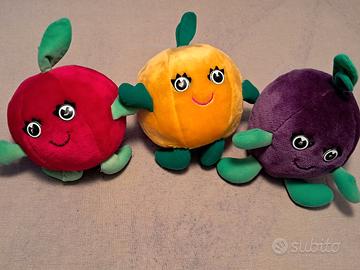 Peluche a forma di frutta noti come "Fruttoli"
