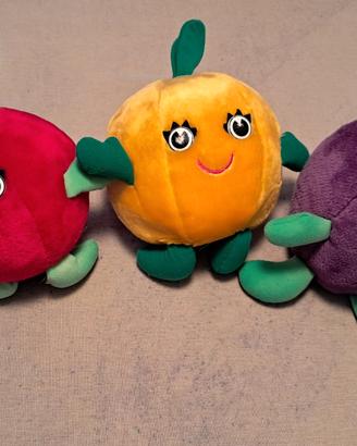 Peluche a forma di frutta noti come "Fruttoli"