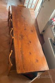 tavolo legno massiccio e credenza arte povera