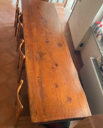 tavolo legno massiccio e credenza arte povera