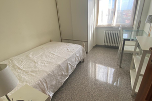 Stanza in appartamento centrale