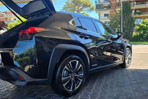 Lexus UX 250h Hybrid 2WD – Nero Metallizzato