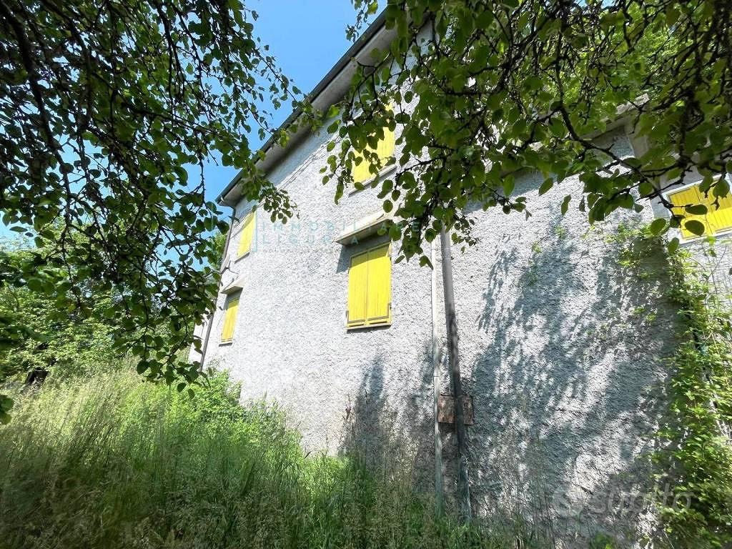 Rustico / Casale di 100 m² con più di 5 locali a P - Vista 2