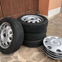 Pneumatici invernali 155/65 R14 usati
