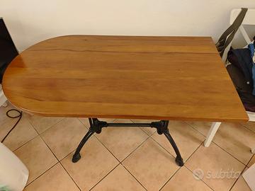 Tavolo in legno con base ferro battuto
