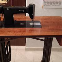 macchina per cucire necchi