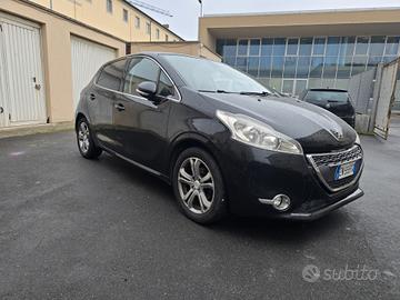 Peugeot 208 1.4 HDi 68 CV 5 porte Allure