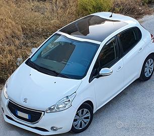 Peugeot 208 - 2012