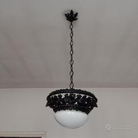 Lampadario in ferro battuto