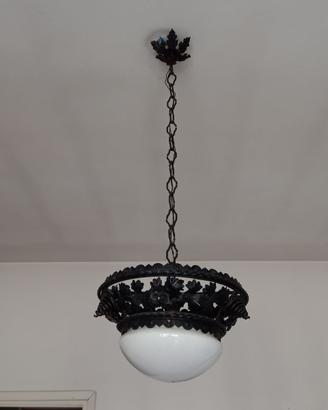 Lampadario in ferro battuto
