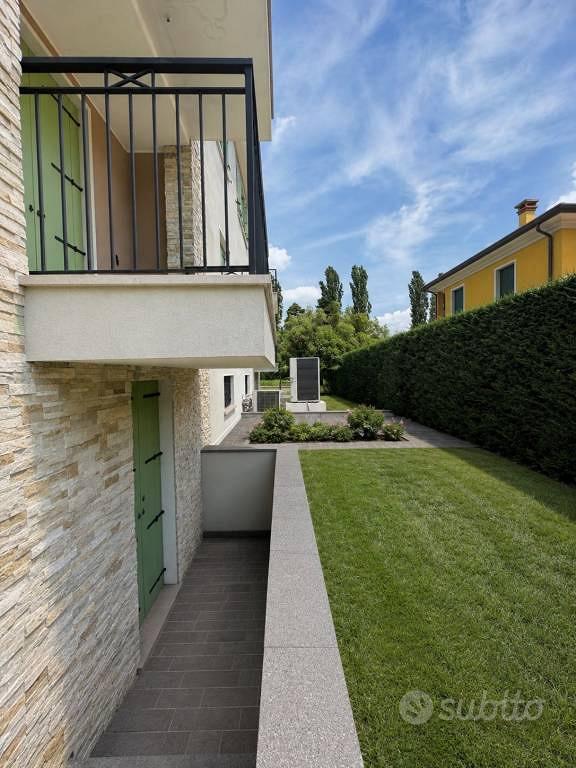 Villa di 300 m² con più di 5 locali e box auto dop - Vista 5