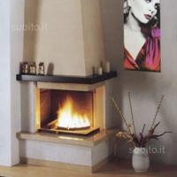 Caminetto con rivestimento marmo angolare