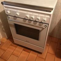 Cucina a gas con forno elettrico marca SMEG