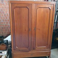 Armadio antico in arte povera primi '900