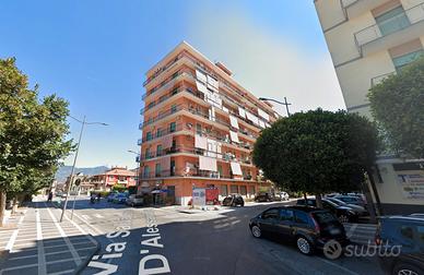 Appartamento con garage - stabile ristrutturato