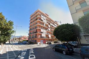 Appartamento con garage - stabile ristrutturato