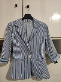 Giacca a righe bianche e blu di cotone leggero