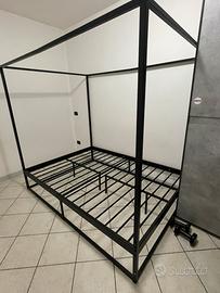 letto a baldacchino