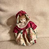 Bambola di porcellana da collezione