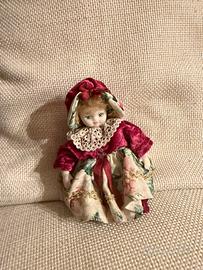 Bambola di porcellana da collezione