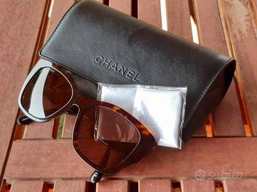 Occhiali da sole Chanel da donna modello a farfall