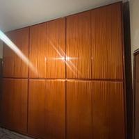 Grande armadio vintage in mogano 12 ante