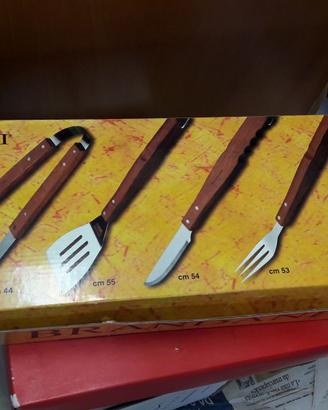 Set attrezzi NUOVO per Barbecue