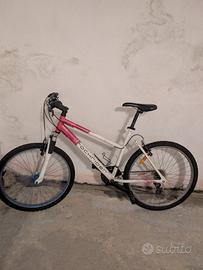 bicicletta MTB ragazza