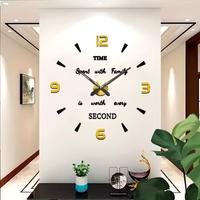 orologio a muro dorato 