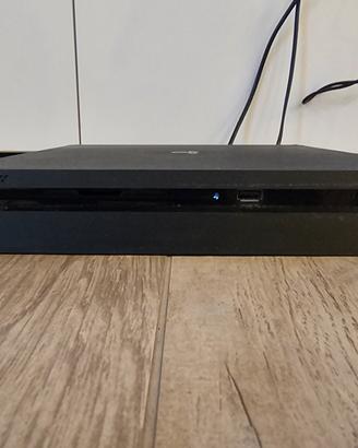ps4 Slim 500 gb  con 4 giochi e 4 pad 