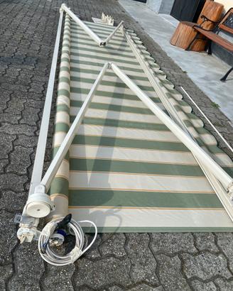 Tenda da sole a braccia elettrica