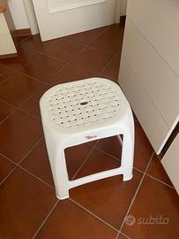 Sgabellino in plastica per bagno/esterni