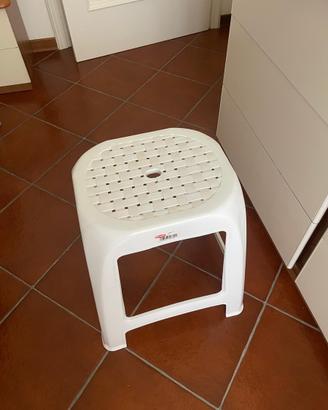 Sgabellino in plastica per bagno/esterni