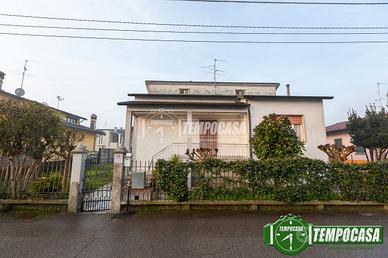 VILLA SINGOLA IDEALE PER DUE FAMIGLIE