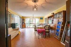 VILLA SINGOLA CON TERRAZZO!