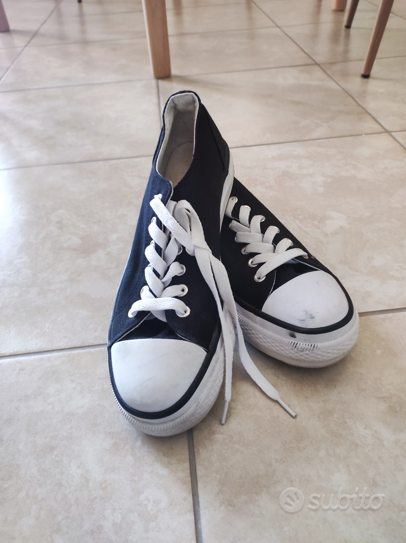 Scarpe simili 2025 alle converse