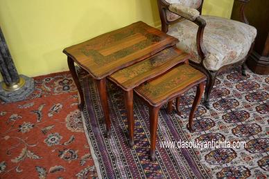 Set di tavolini a incastro stile Luigi XV