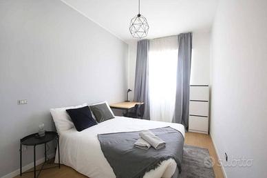 Stanza in appartamento di 150 m² a Milano
